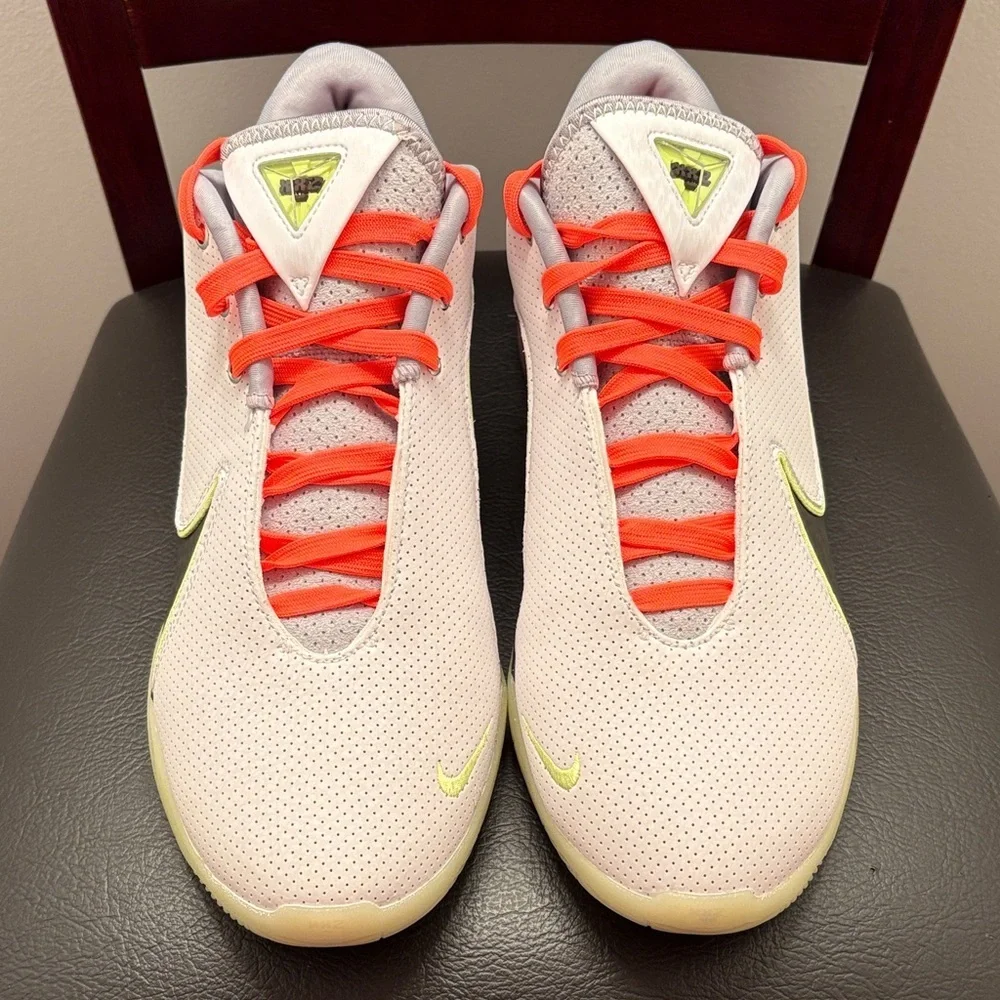 New Nike LeBron XXII Sneakers with Yellow Accents Glow in the Dark‎ Size 10